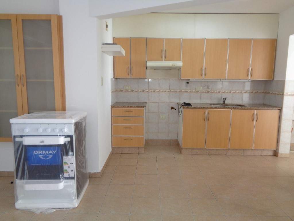 Barrio Alto Verde - Casa de Categoría de 3 Dormitorios, 1 en Suitte con Vestidor. Cochera Doble, 3 baños, Galería y Patio Amplio con Césped