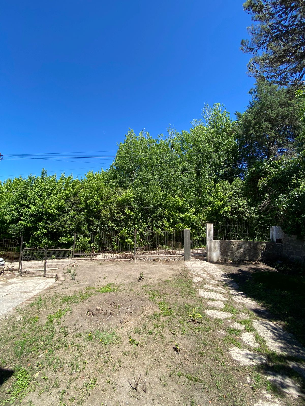 Se vende casa a reciclar estilo colonial de 1 dormitorio  departamento en planta baja en el centro de Huerta Grande. Provincia de Córdoba.