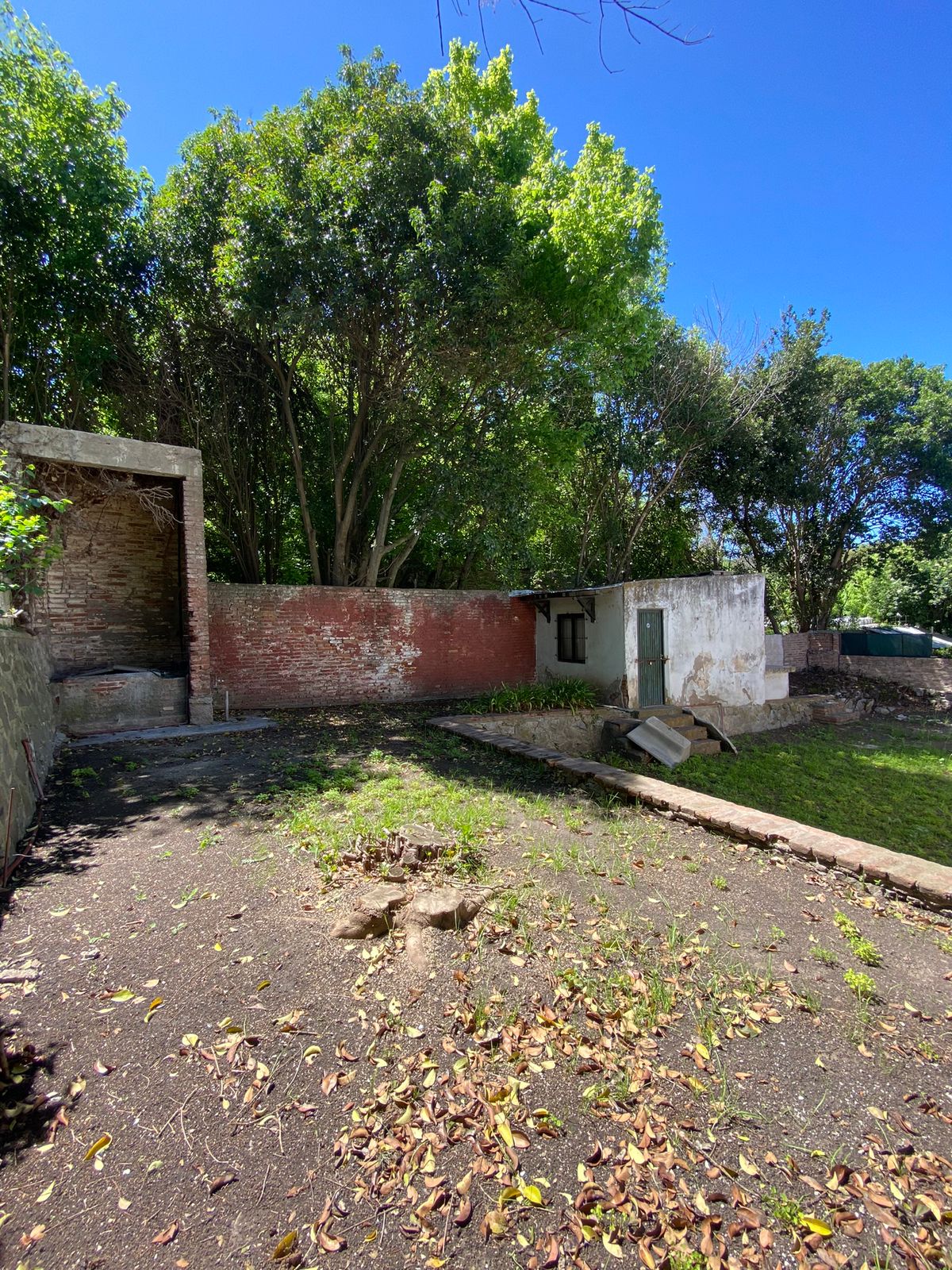Se vende casa a reciclar estilo colonial de 1 dormitorio  departamento en planta baja en el centro de Huerta Grande. Provincia de Córdoba.