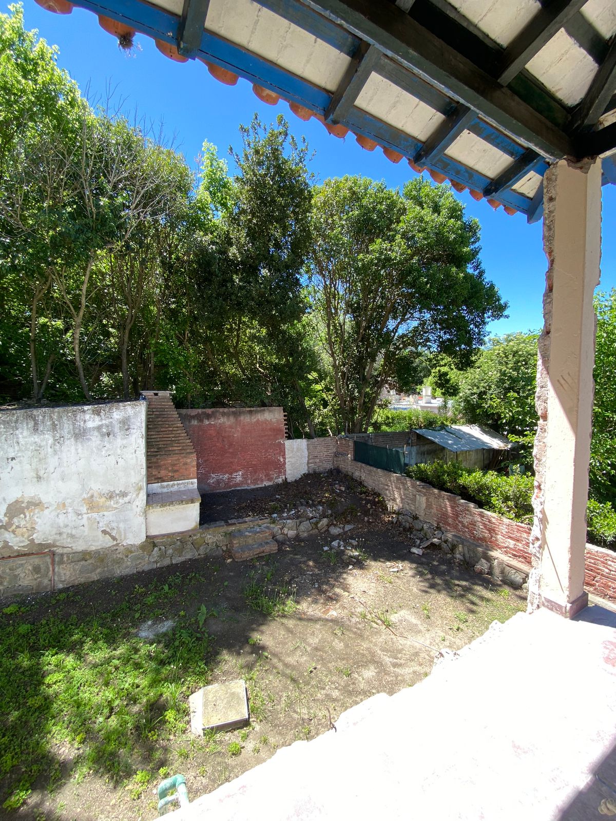 Se vende casa a reciclar estilo colonial de 1 dormitorio  departamento en planta baja en el centro de Huerta Grande. Provincia de Córdoba.