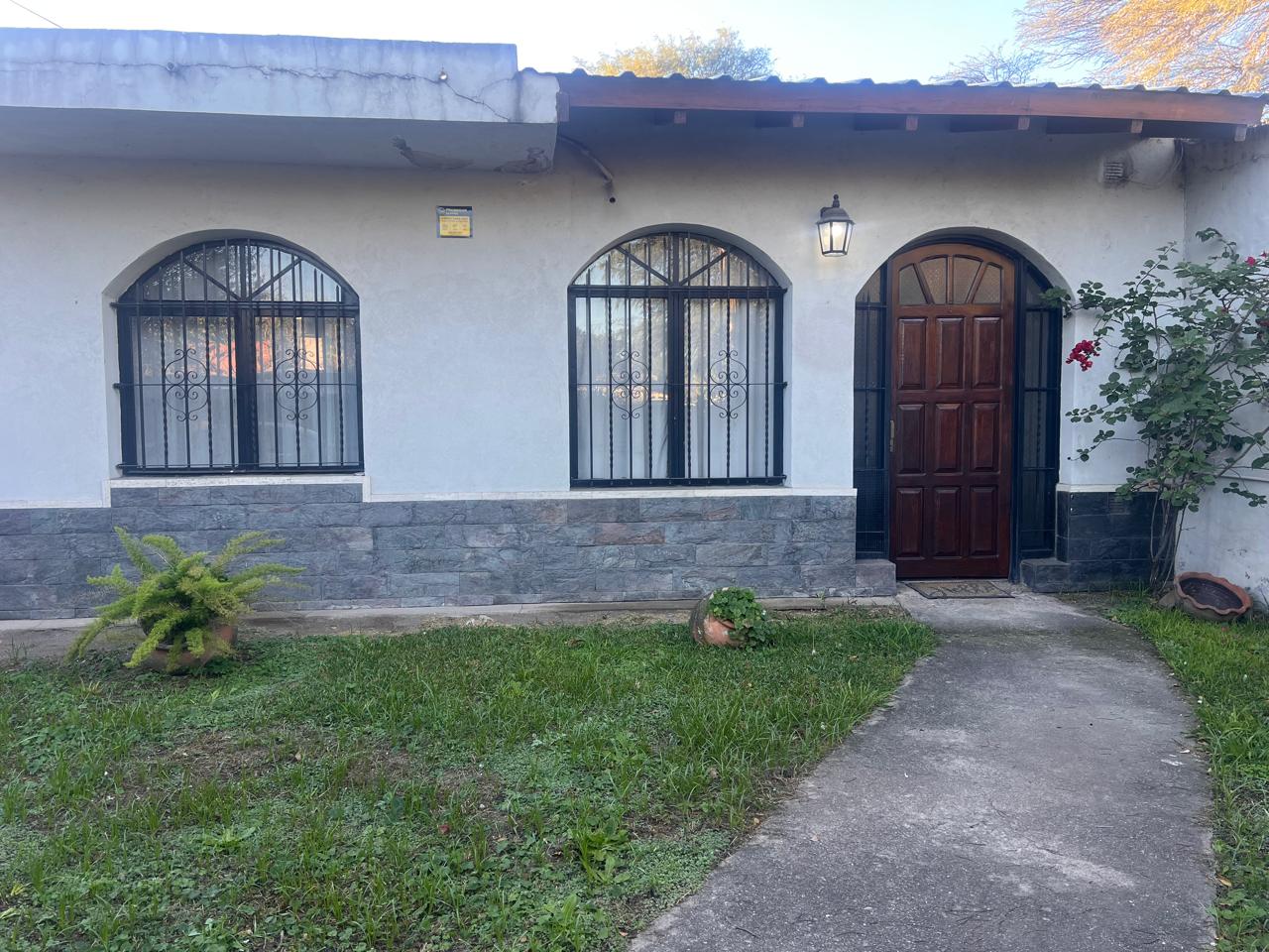 OPORTUNIDAD EN VILLA ALLENDE -  VENTA DE CASA CON DOBLE SALIDA