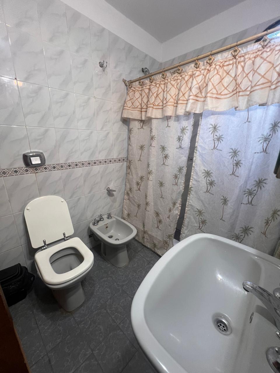 OPORTUNIDAD EN VILLA ALLENDE -  VENTA DE CASA CON DOBLE SALIDA