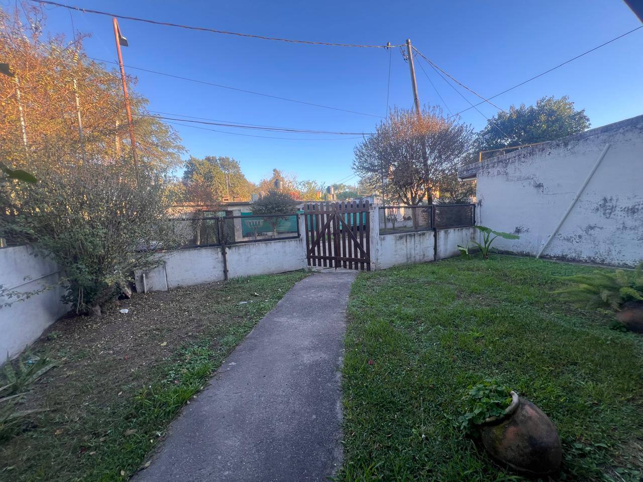 OPORTUNIDAD EN VILLA ALLENDE -  VENTA DE CASA CON DOBLE SALIDA