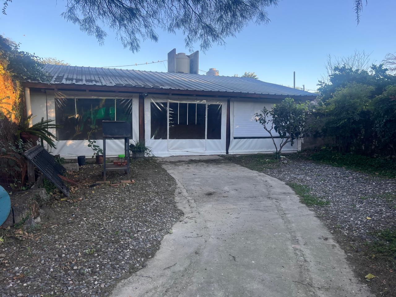 OPORTUNIDAD EN VILLA ALLENDE -  VENTA DE CASA CON DOBLE SALIDA