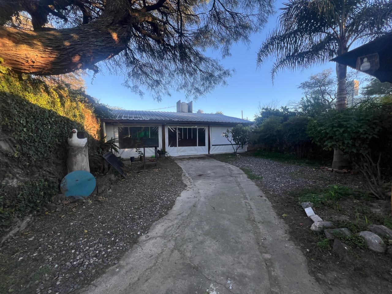 OPORTUNIDAD EN VILLA ALLENDE -  VENTA DE CASA CON DOBLE SALIDA