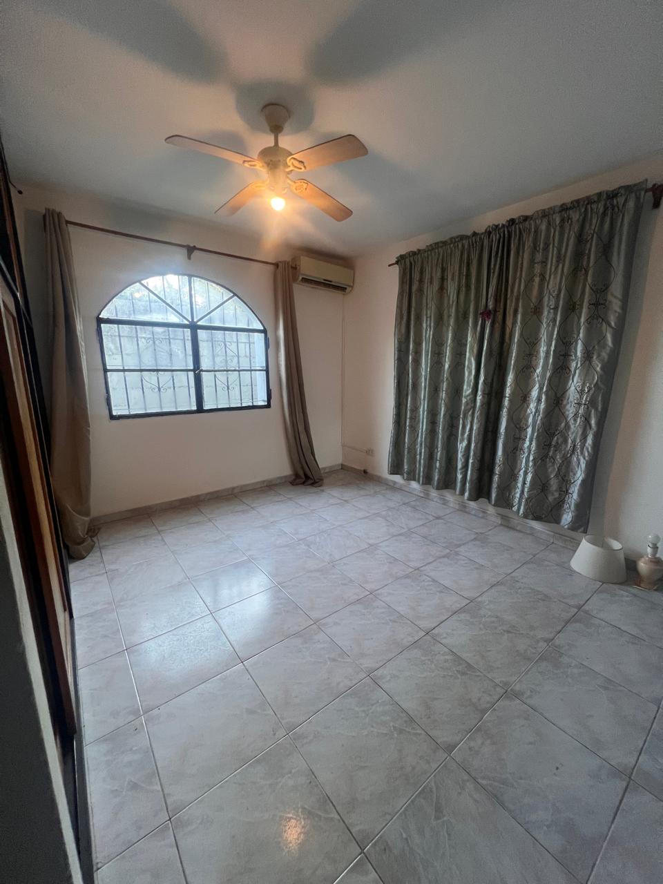 OPORTUNIDAD EN VILLA ALLENDE -  VENTA DE CASA CON DOBLE SALIDA