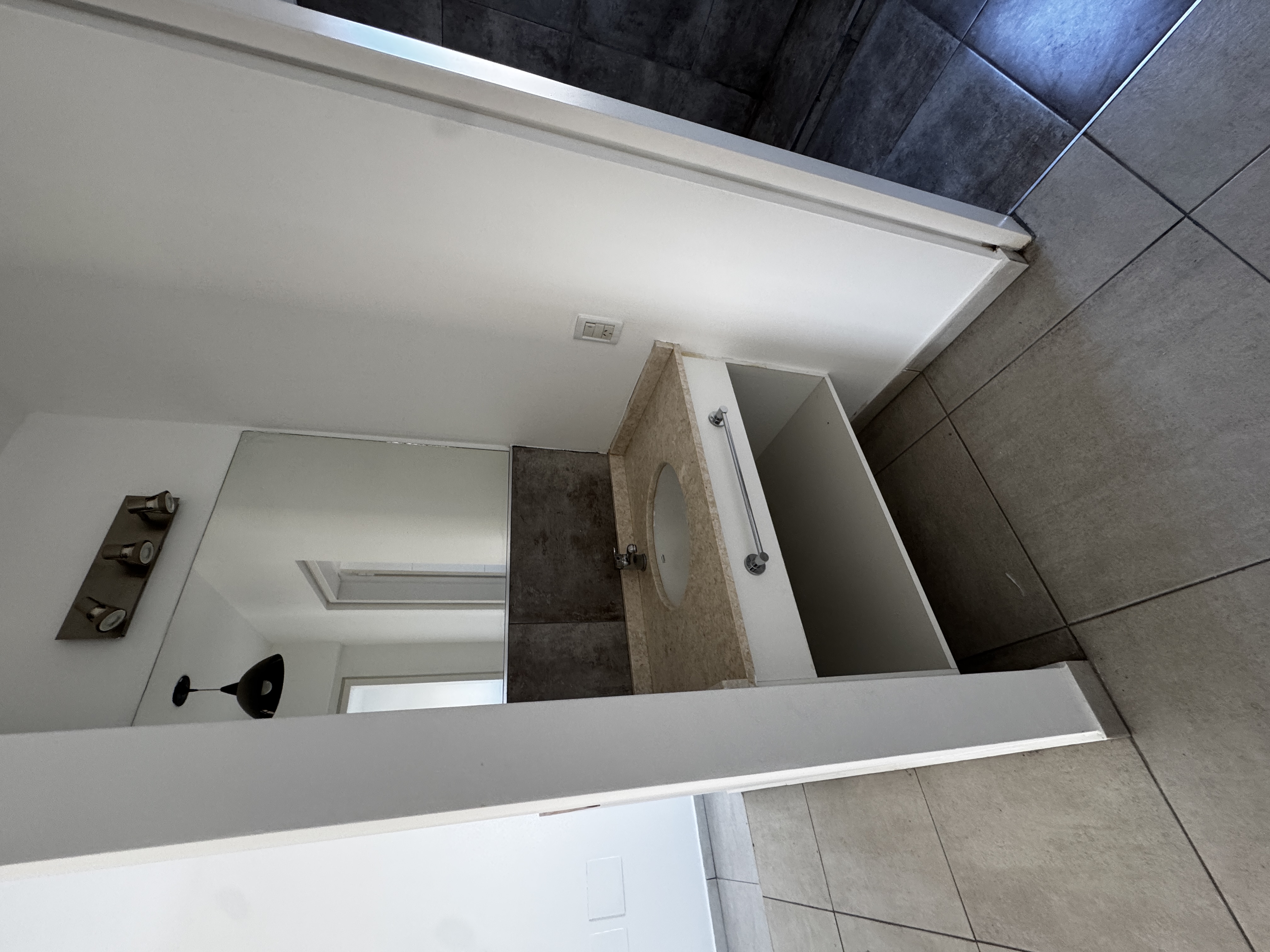 Moderno Dúplex en Alquiler  3 Dormitorios, 3 Baños, Patio y Galería con Asador en Claros del Bosque
