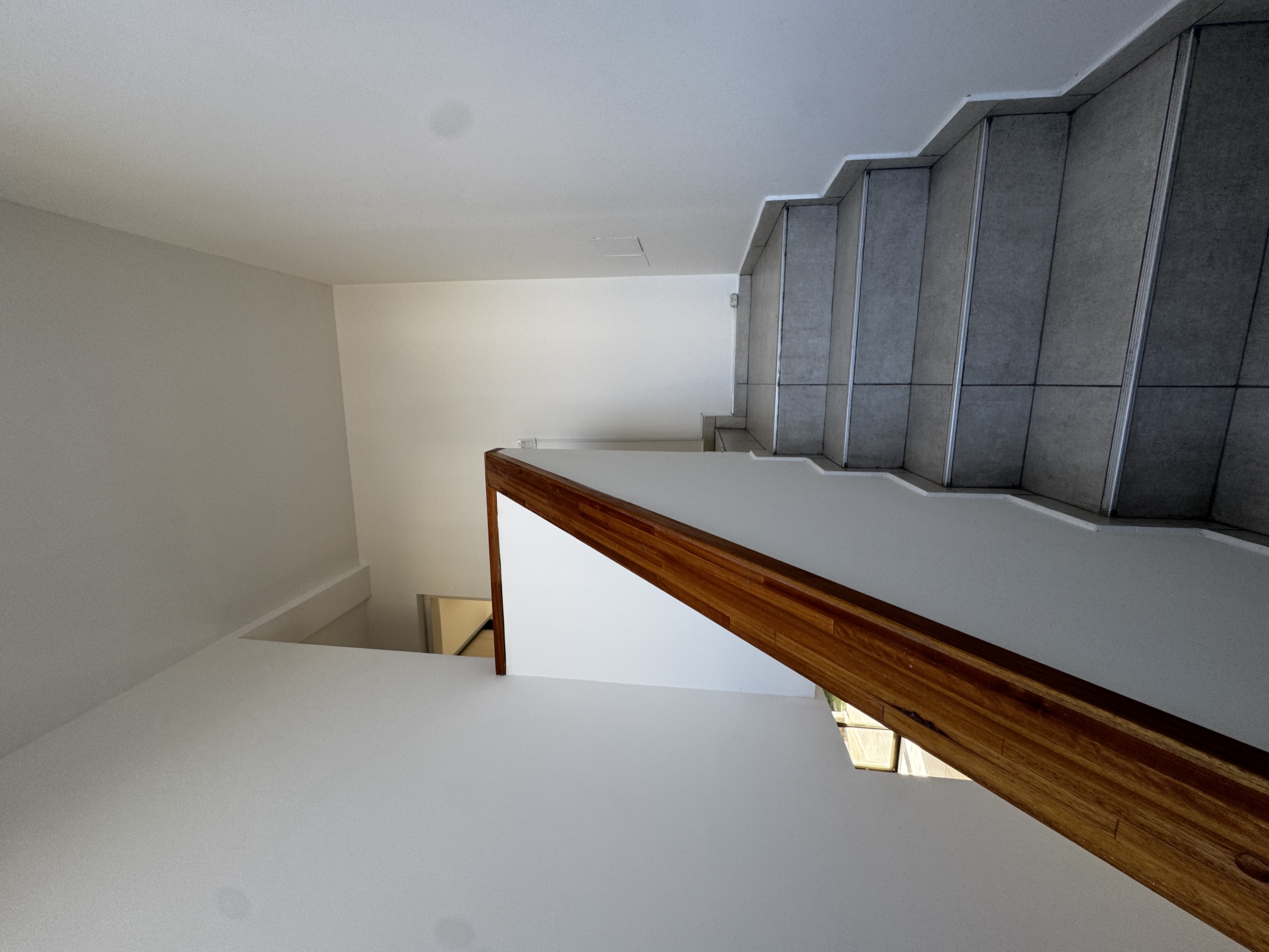 Moderno Dúplex en Alquiler  3 Dormitorios, 3 Baños, Patio y Galería con Asador en Claros del Bosque