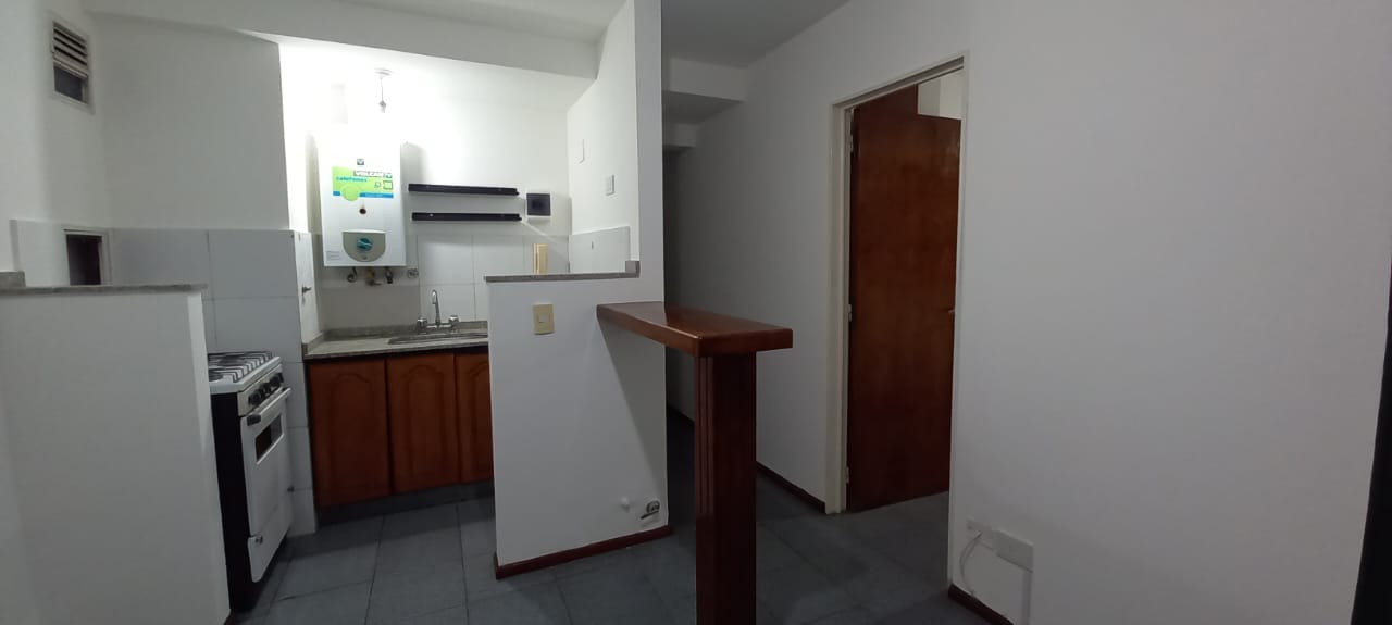 NUEVA CORDOBA DEPARTAMENTO EN ALQUILER, UN DORMITORIO, BALCON, COCINA INTEGRADA, BAÑO COMPLETO, CONTRAFRENTE, PISO ALTO!