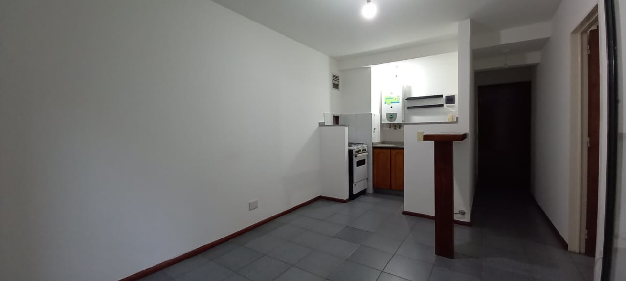 NUEVA CORDOBA DEPARTAMENTO EN ALQUILER, UN DORMITORIO, BALCON, COCINA INTEGRADA, BAÑO COMPLETO, CONTRAFRENTE, PISO ALTO!