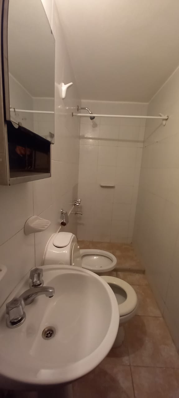 NUEVA CORDOBA DEPARTAMENTO EN ALQUILER, UN DORMITORIO, BALCON, COCINA INTEGRADA, BAÑO COMPLETO, CONTRAFRENTE, PISO ALTO!