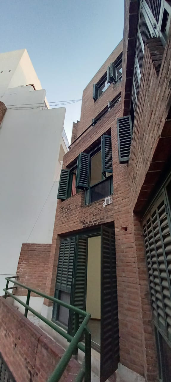 NUEVA CORDOBA DEPARTAMENTO EN ALQUILER, UN DORMITORIO, BALCON, COCINA INTEGRADA, BAÑO COMPLETO, CONTRAFRENTE, PISO ALTO!