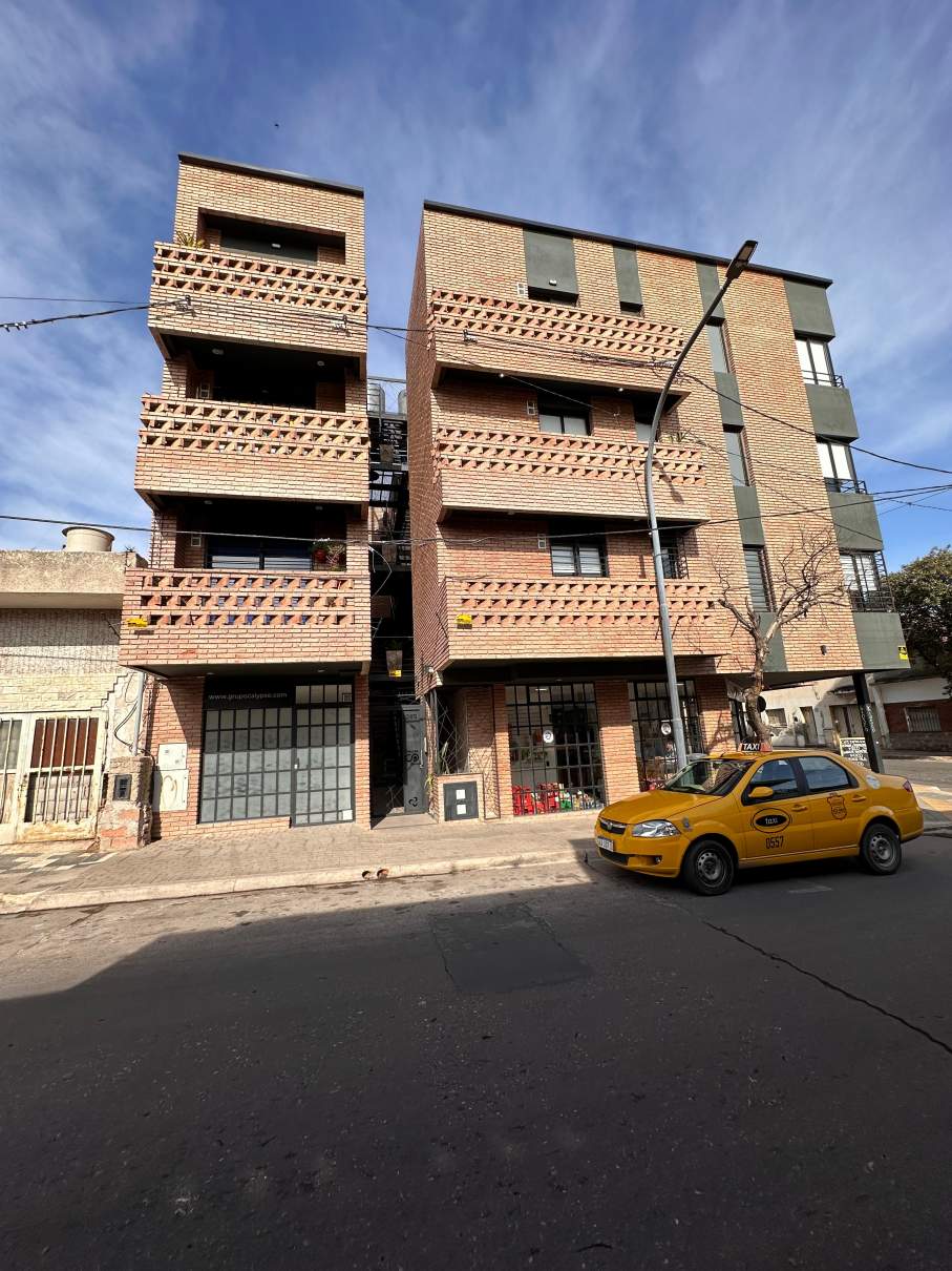 EXCELENTE OPORTUNIDAD DPTO CON UN AÑO DE USO, ESTILO DUPLEX!!!!