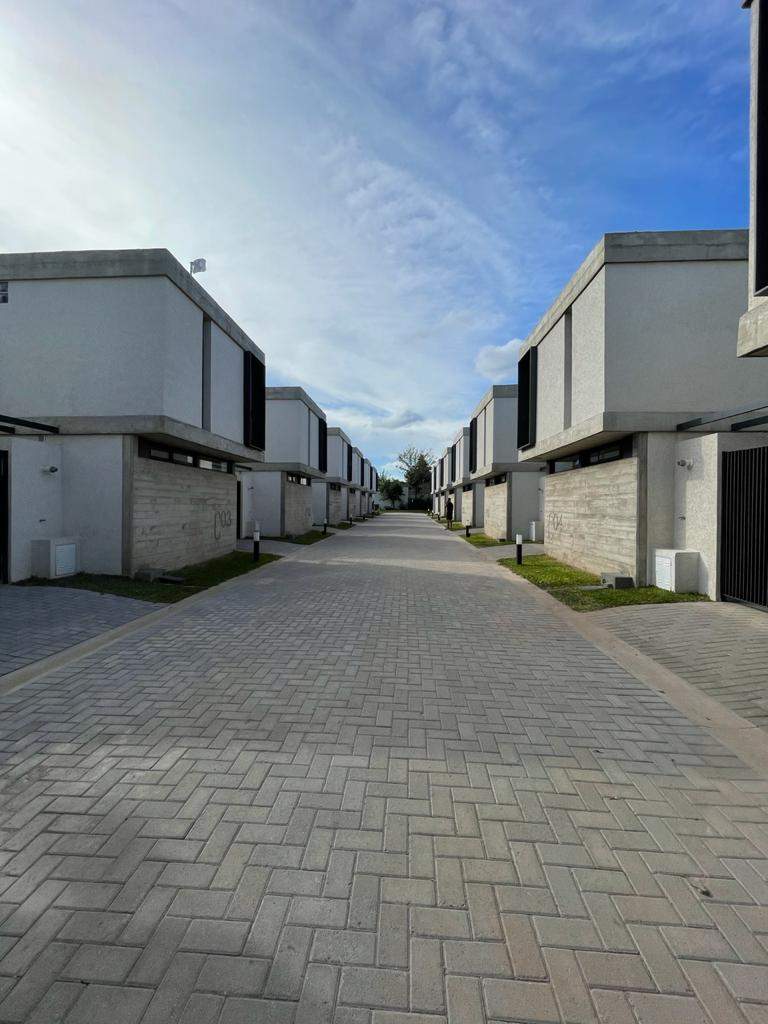 OPORTUNIDAD!!! DUPLEX CATEGORÍA! ZONA JARDIN CLARET!!