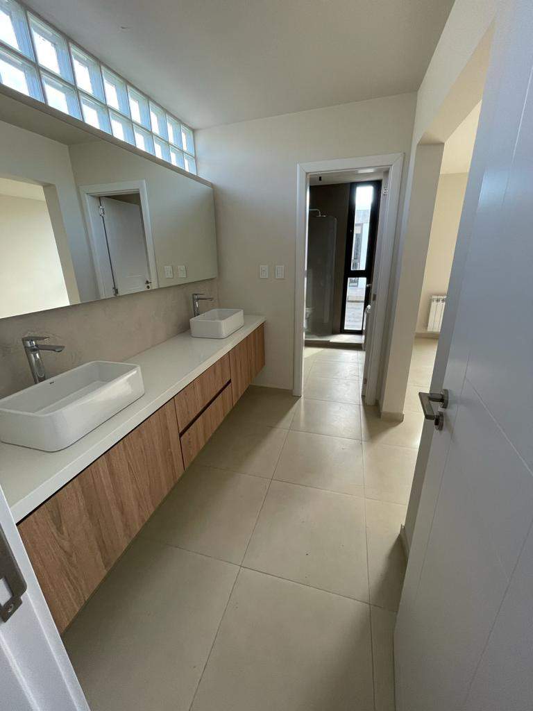 OPORTUNIDAD!!! DUPLEX CATEGORÍA! ZONA JARDIN CLARET!!