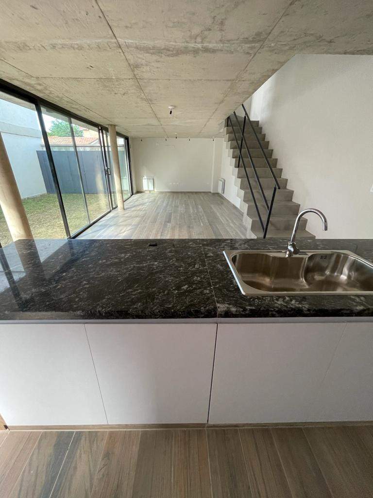 OPORTUNIDAD!!! DUPLEX CATEGORÍA! ZONA JARDIN CLARET!!