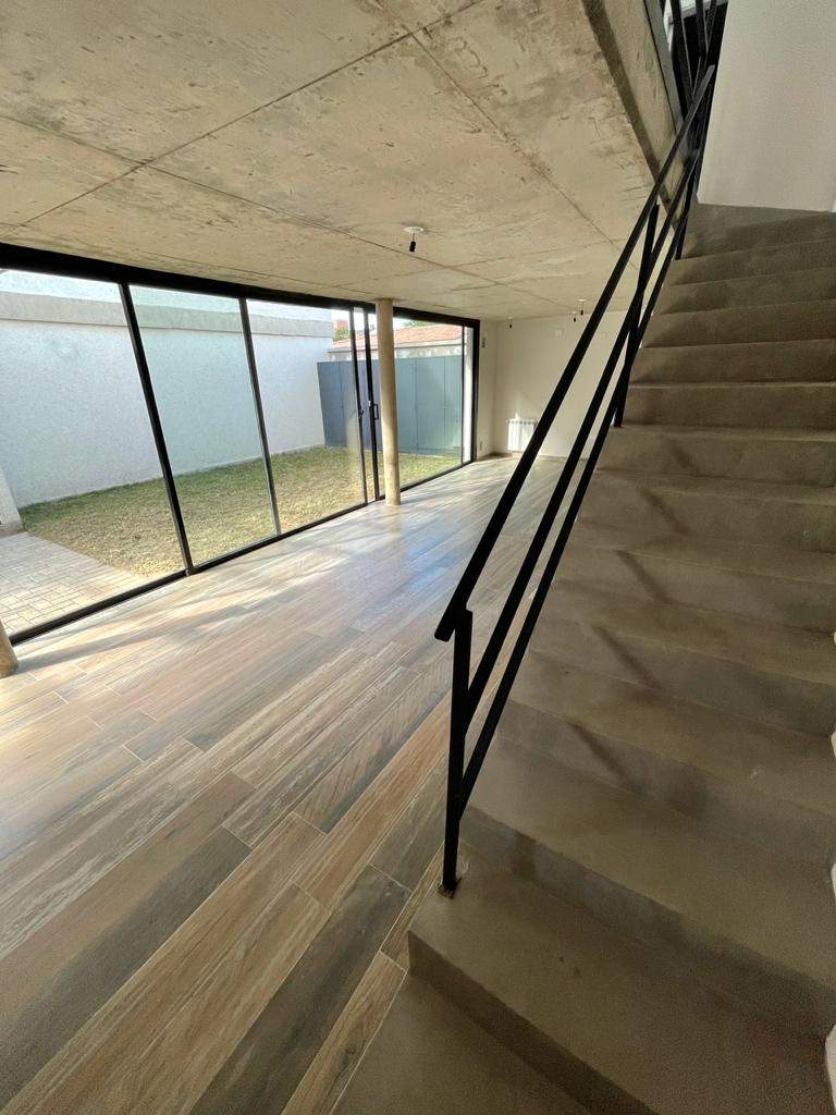 OPORTUNIDAD!!! DUPLEX CATEGORÍA! ZONA JARDIN CLARET!!