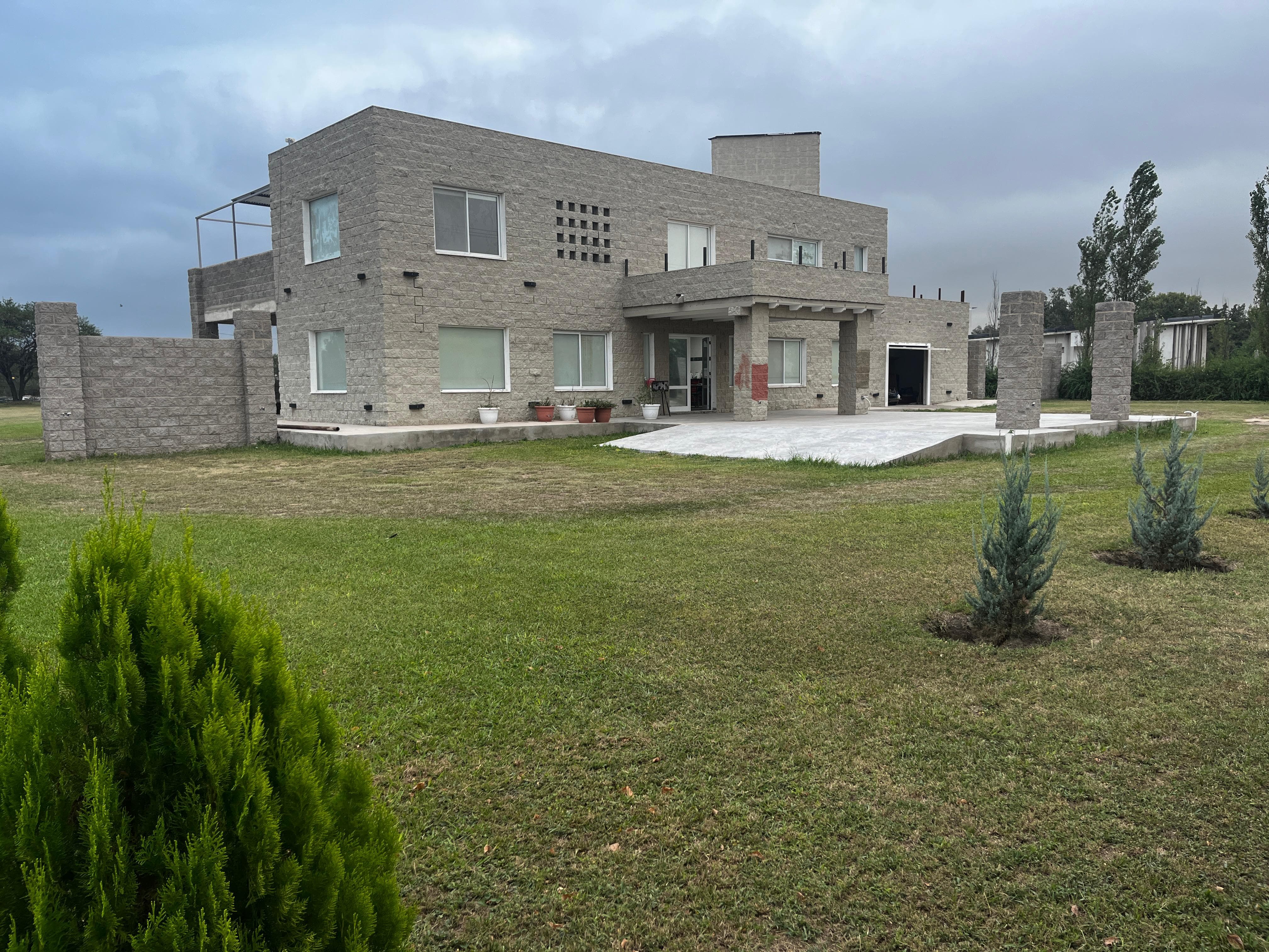 SE ALQUILA CASA EN COUNTRY Barrio Cerrado Campos del Virrey, Santa Ana