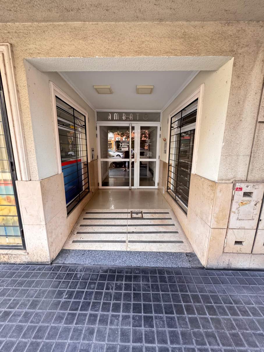 SOBRE 25 DE MAYO - 2 DORM, COCINA SEPARADA CBALCON - LO VEMOS?
