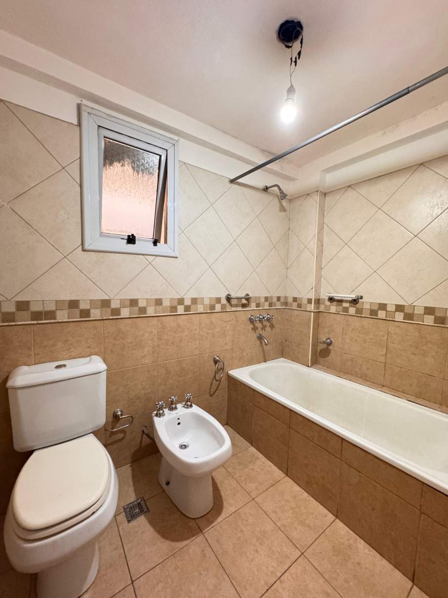 SOBRE 25 DE MAYO - 2 DORM, COCINA SEPARADA CBALCON - LO VEMOS?