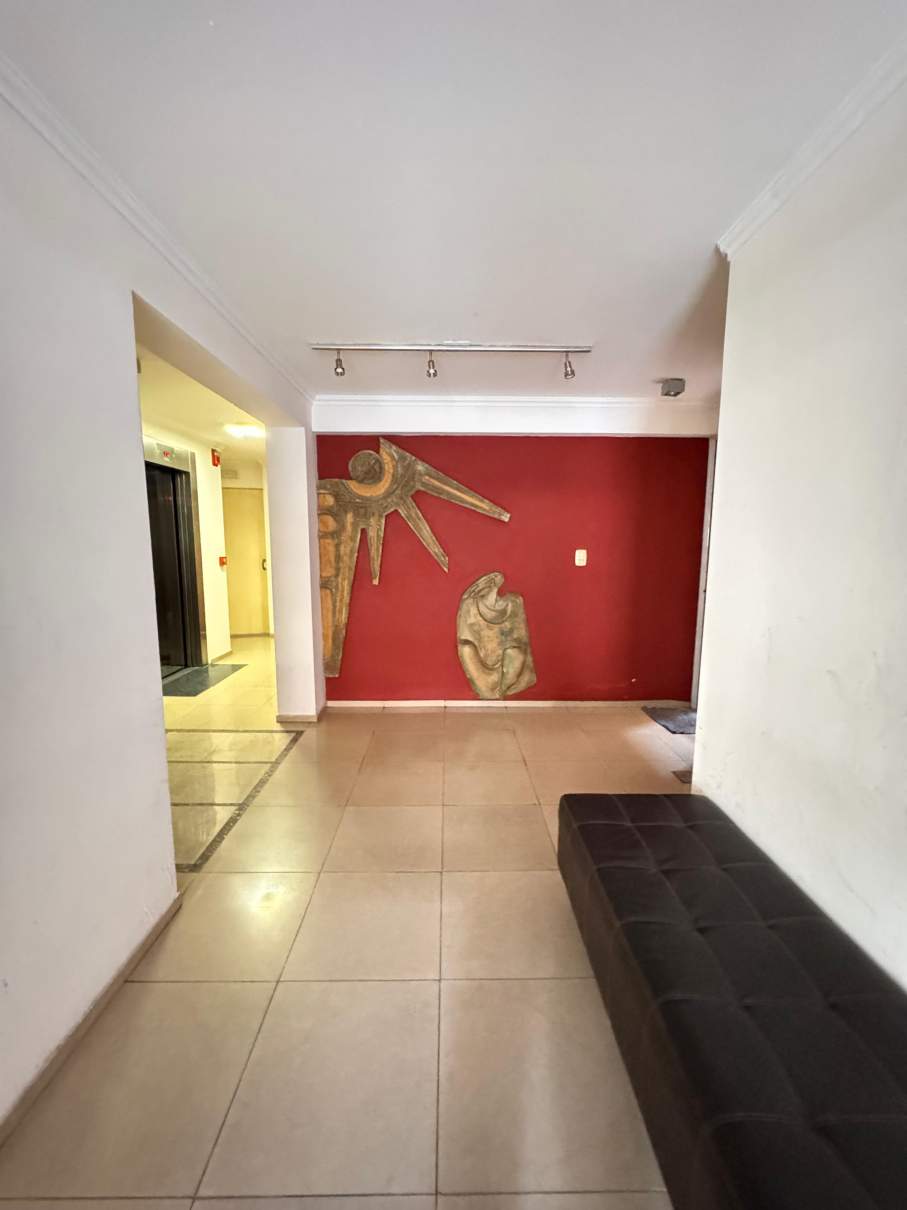 SOBRE 25 DE MAYO - 2 DORM, COCINA SEPARADA CBALCON - LO VEMOS?