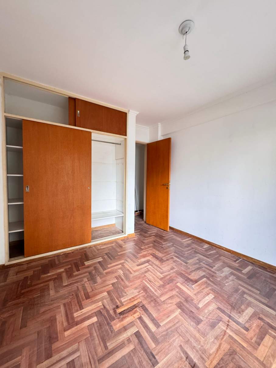 SOBRE 25 DE MAYO - 2 DORM, COCINA SEPARADA CBALCON - LO VEMOS?