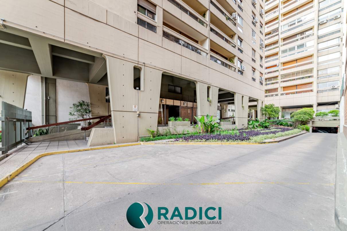 VENTA ESPECTACULAR SEMI PISO A METROS DE CAÑADA C COCHERA! SOBRE AV COLON! LO VEMOS!