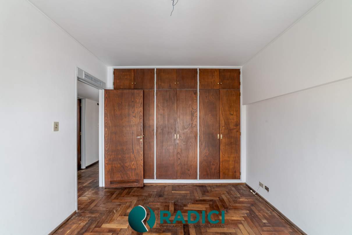 VENTA ESPECTACULAR SEMI PISO A METROS DE CAÑADA C COCHERA! SOBRE AV COLON! LO VEMOS!