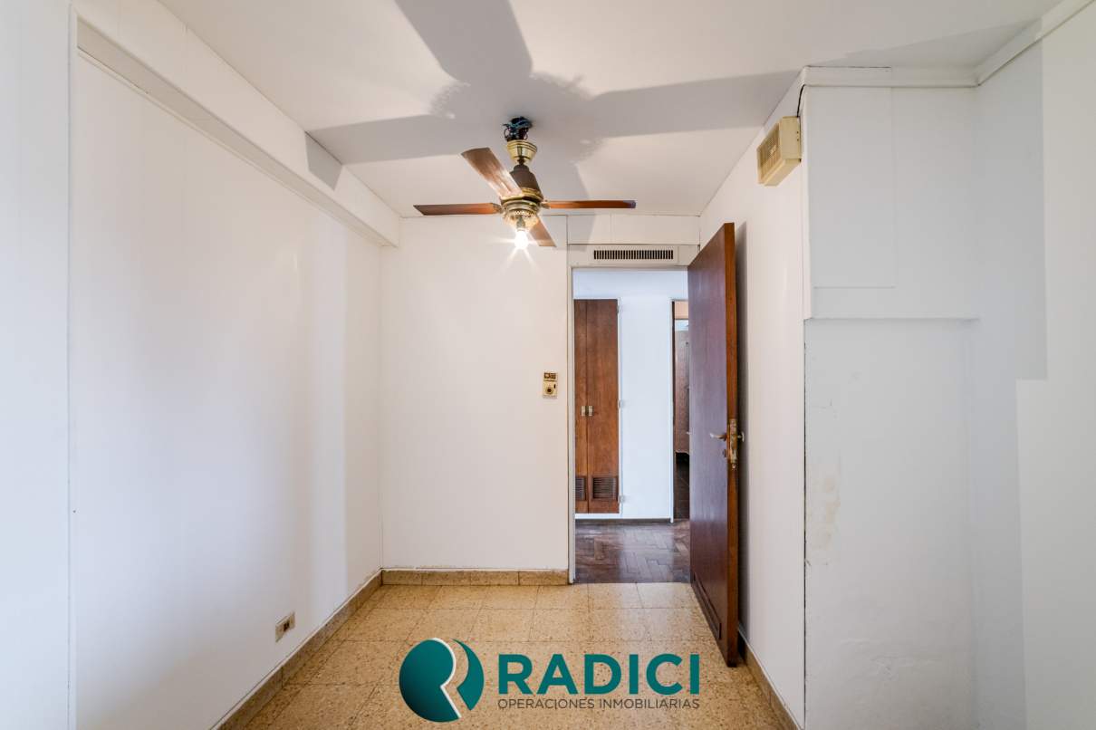 VENTA ESPECTACULAR SEMI PISO A METROS DE CAÑADA C COCHERA! SOBRE AV COLON! LO VEMOS!
