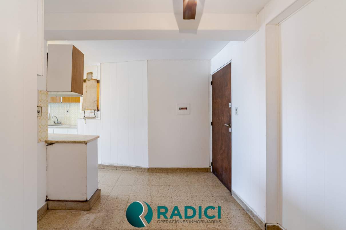VENTA ESPECTACULAR SEMI PISO A METROS DE CAÑADA C COCHERA! SOBRE AV COLON! LO VEMOS!