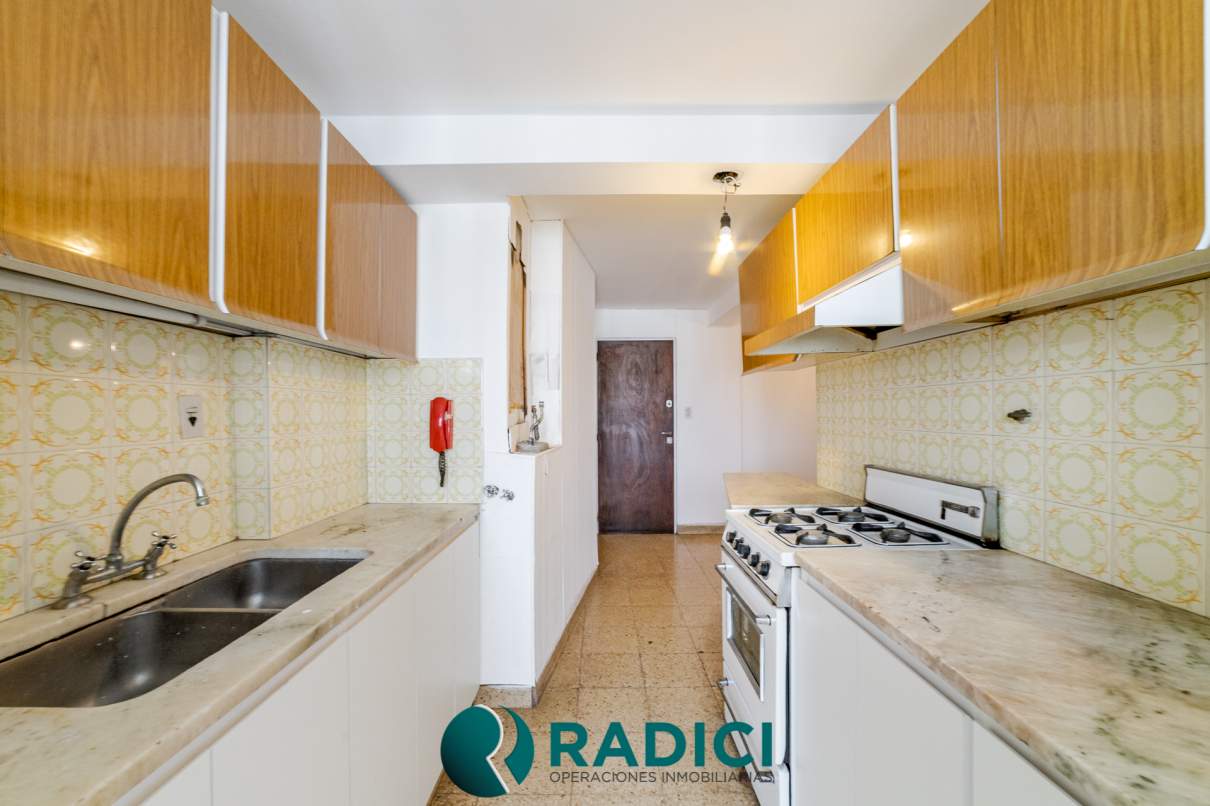 VENTA ESPECTACULAR SEMI PISO A METROS DE CAÑADA C COCHERA! SOBRE AV COLON! LO VEMOS!