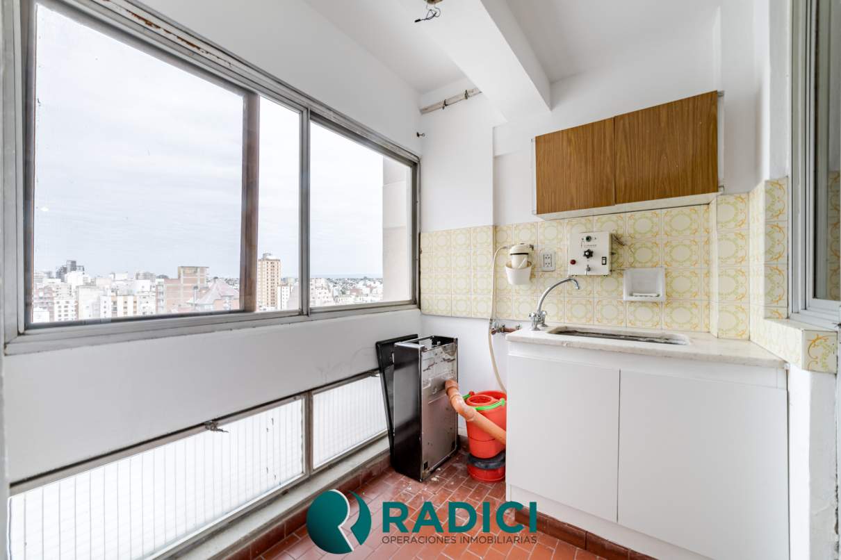 VENTA ESPECTACULAR SEMI PISO A METROS DE CAÑADA C COCHERA! SOBRE AV COLON! LO VEMOS!