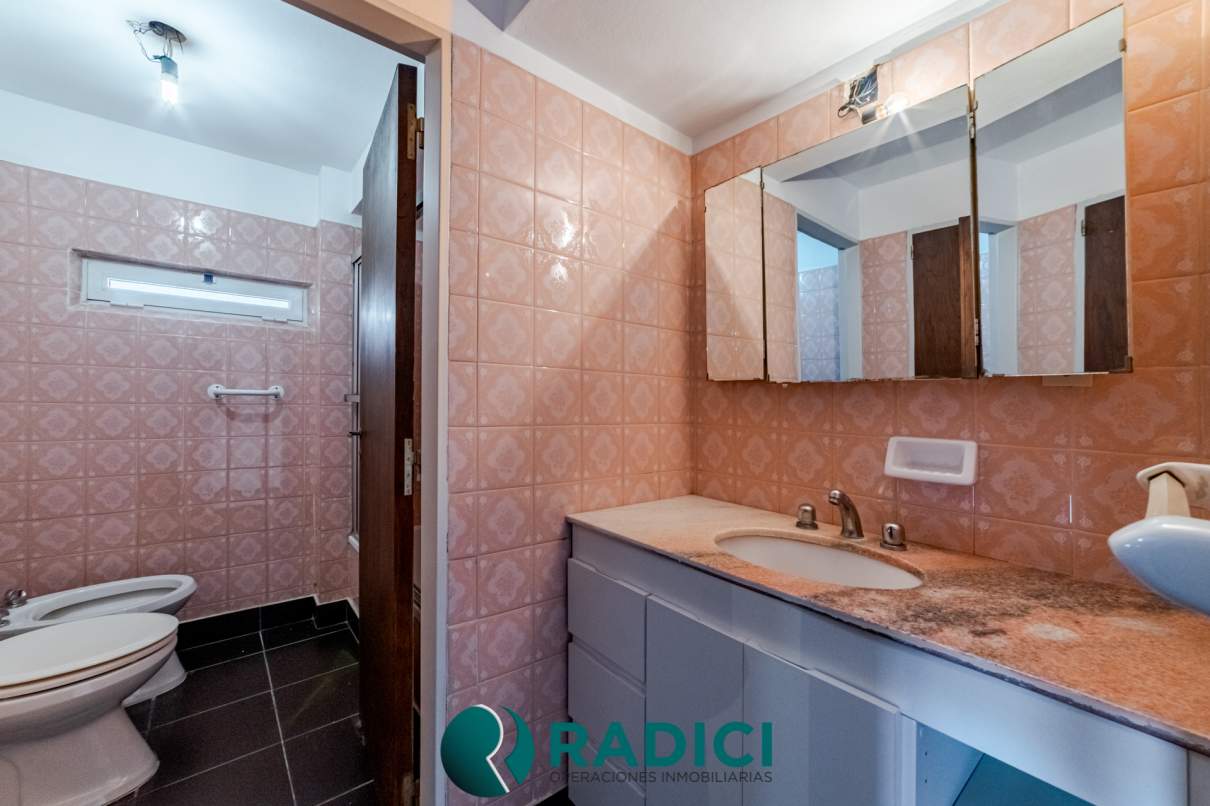 VENTA ESPECTACULAR SEMI PISO A METROS DE CAÑADA C COCHERA! SOBRE AV COLON! LO VEMOS!