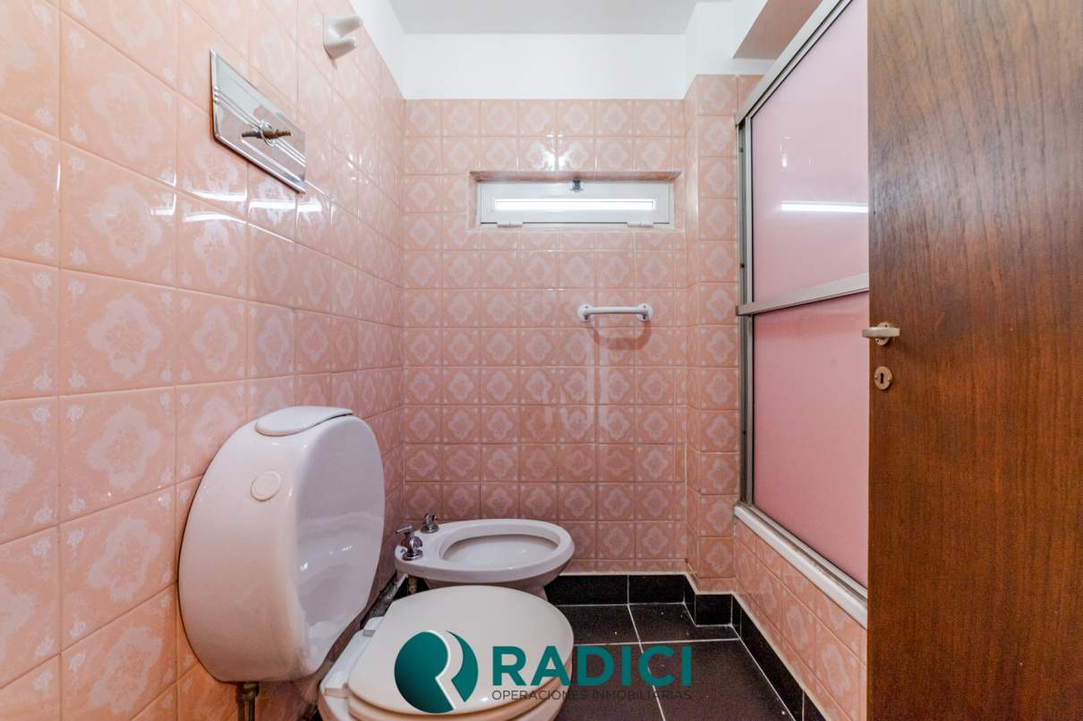 VENTA ESPECTACULAR SEMI PISO A METROS DE CAÑADA C COCHERA! SOBRE AV COLON! LO VEMOS!