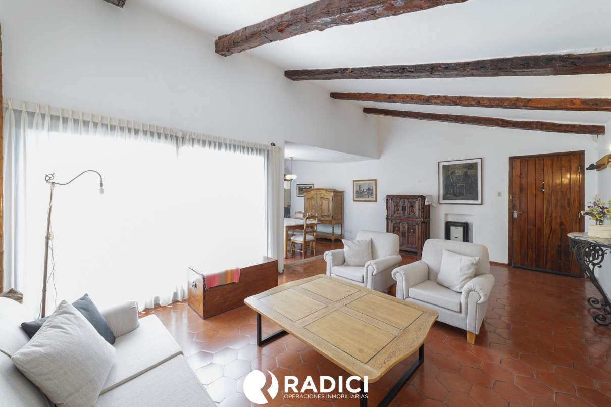 VENTA VENI A CONOCER ESTA CASA - 3 DOR, GRAN PATIO CON PILETA Y QUINCHO - TE VA A ENCANTAR !!!