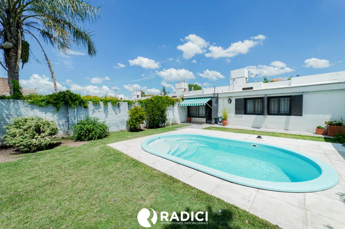 VENTA VENI A CONOCER ESTA CASA - 3 DOR, GRAN PATIO CON PILETA Y QUINCHO - TE VA A ENCANTAR !!!
