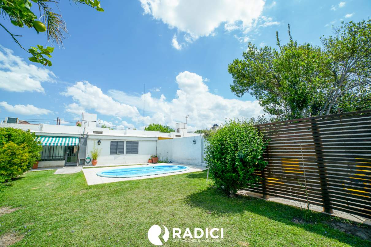 VENTA VENI A CONOCER ESTA CASA - 3 DOR, GRAN PATIO CON PILETA Y QUINCHO - TE VA A ENCANTAR !!!