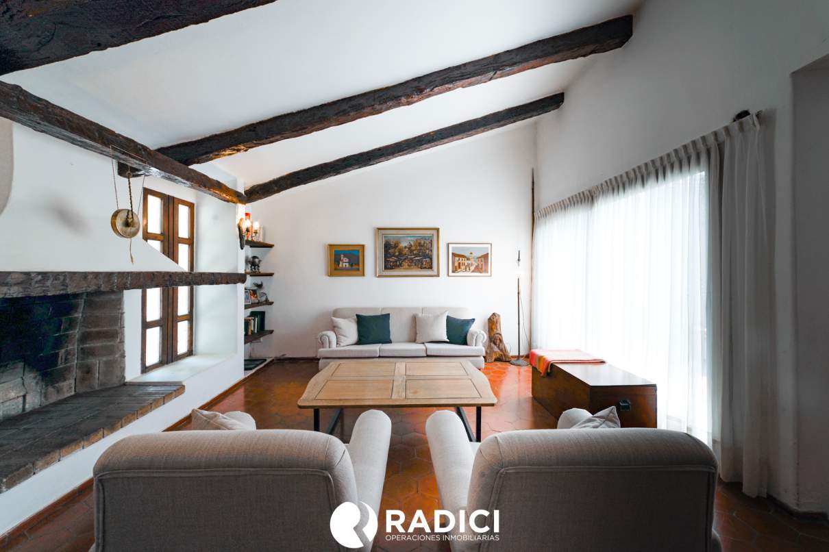 VENTA VENI A CONOCER ESTA CASA - 3 DOR, GRAN PATIO CON PILETA Y QUINCHO - TE VA A ENCANTAR !!!