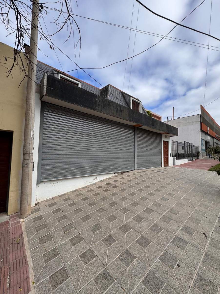 GRAN LOCAL EN ALQUILER CON VIDRIERA EN GRAL PAZ - LO VAS A PERDER?