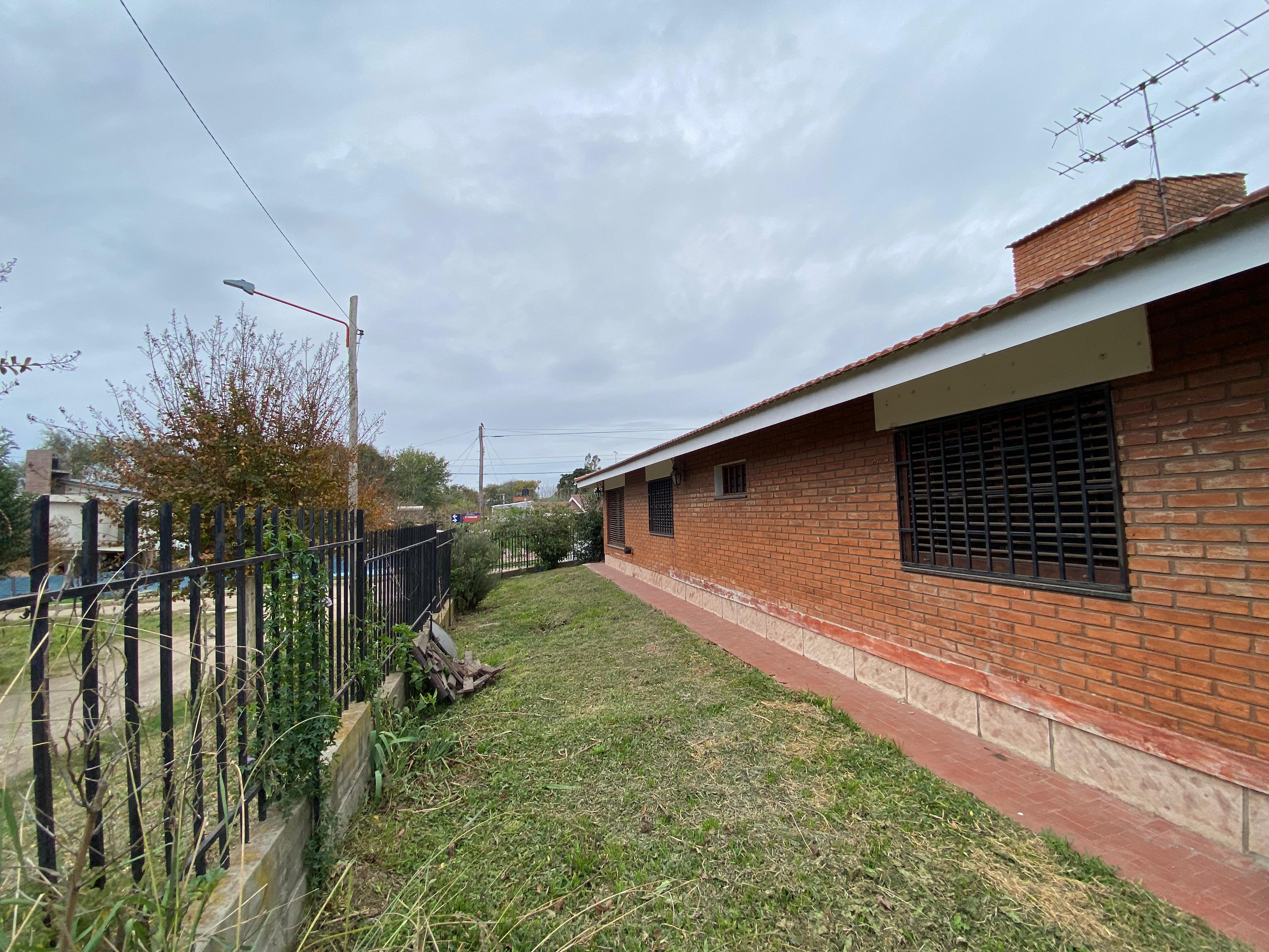 SE VENDE CASA DE 3 DORM A MTS DEL RIO,BARRIO SOL Y RIO