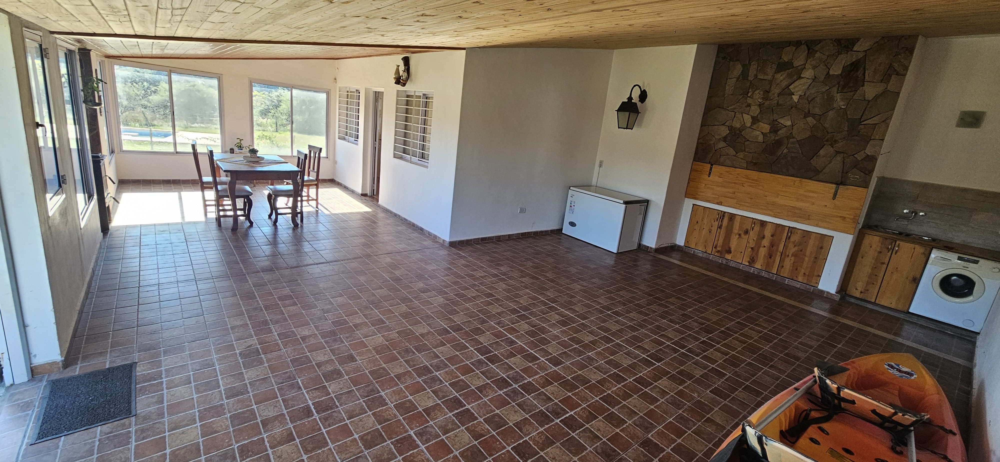 EXCELENTE CASA CON GRAN TERRENO. Vista Unica! U$S 125.000.-