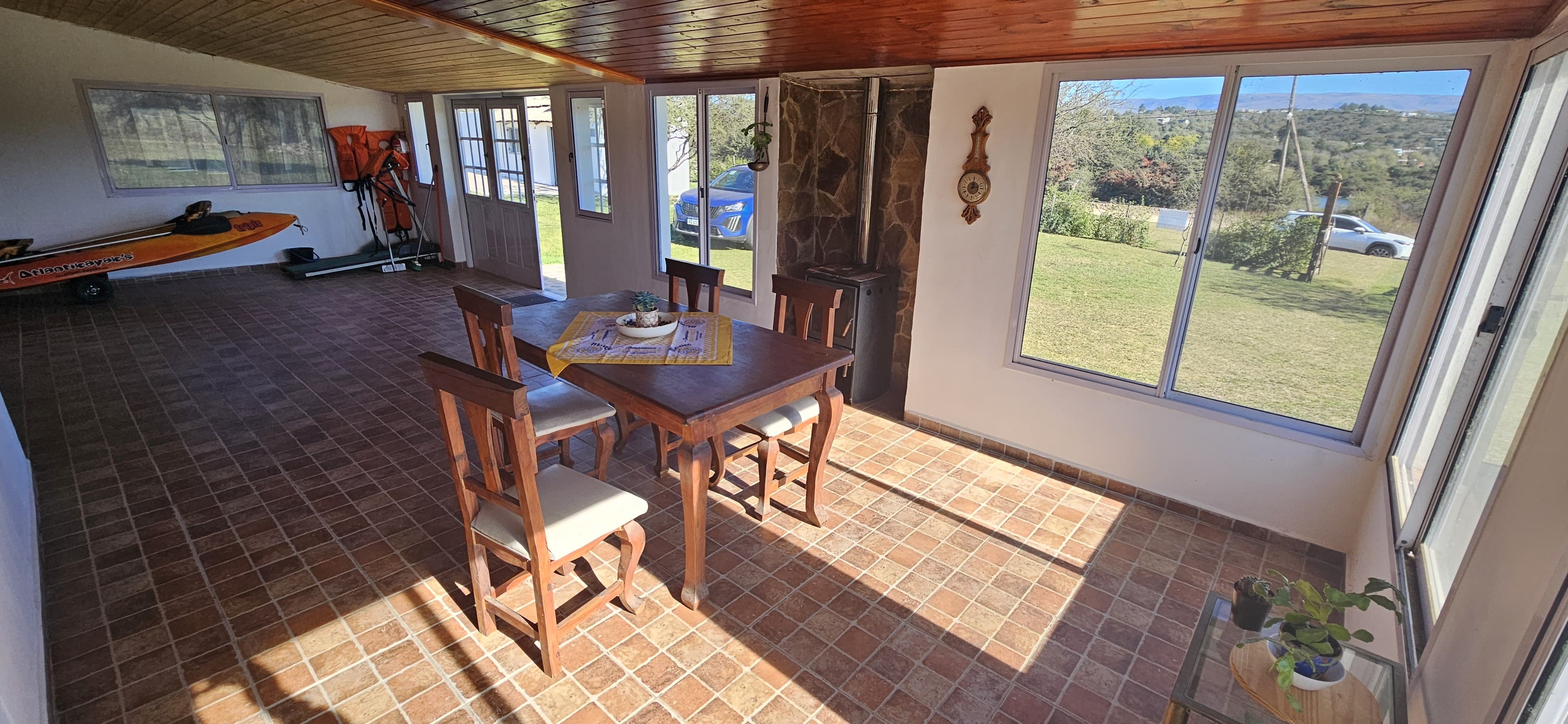 EXCELENTE CASA CON GRAN TERRENO. Vista Unica! U$S 125.000.-