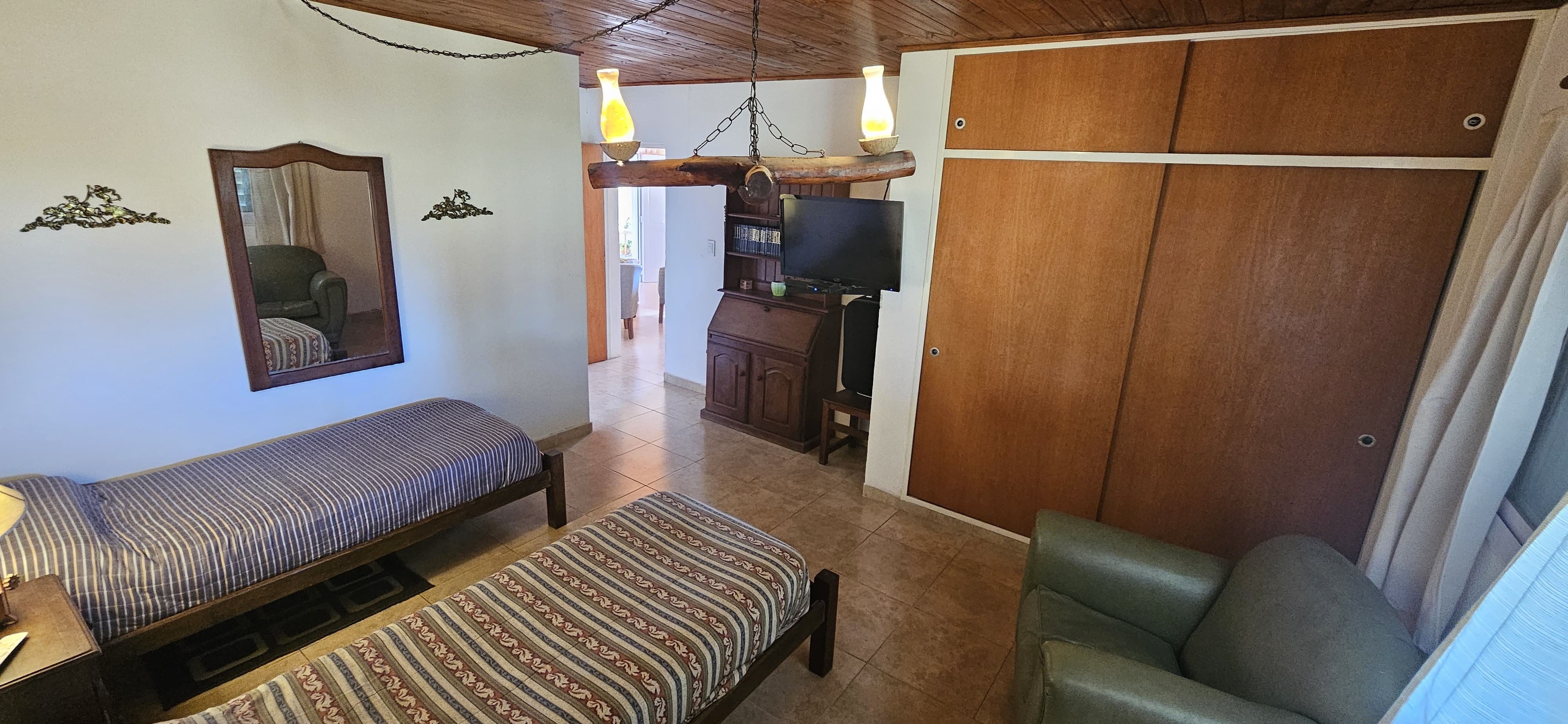 EXCELENTE CASA CON GRAN TERRENO. Vista Unica! U$S 125.000.-