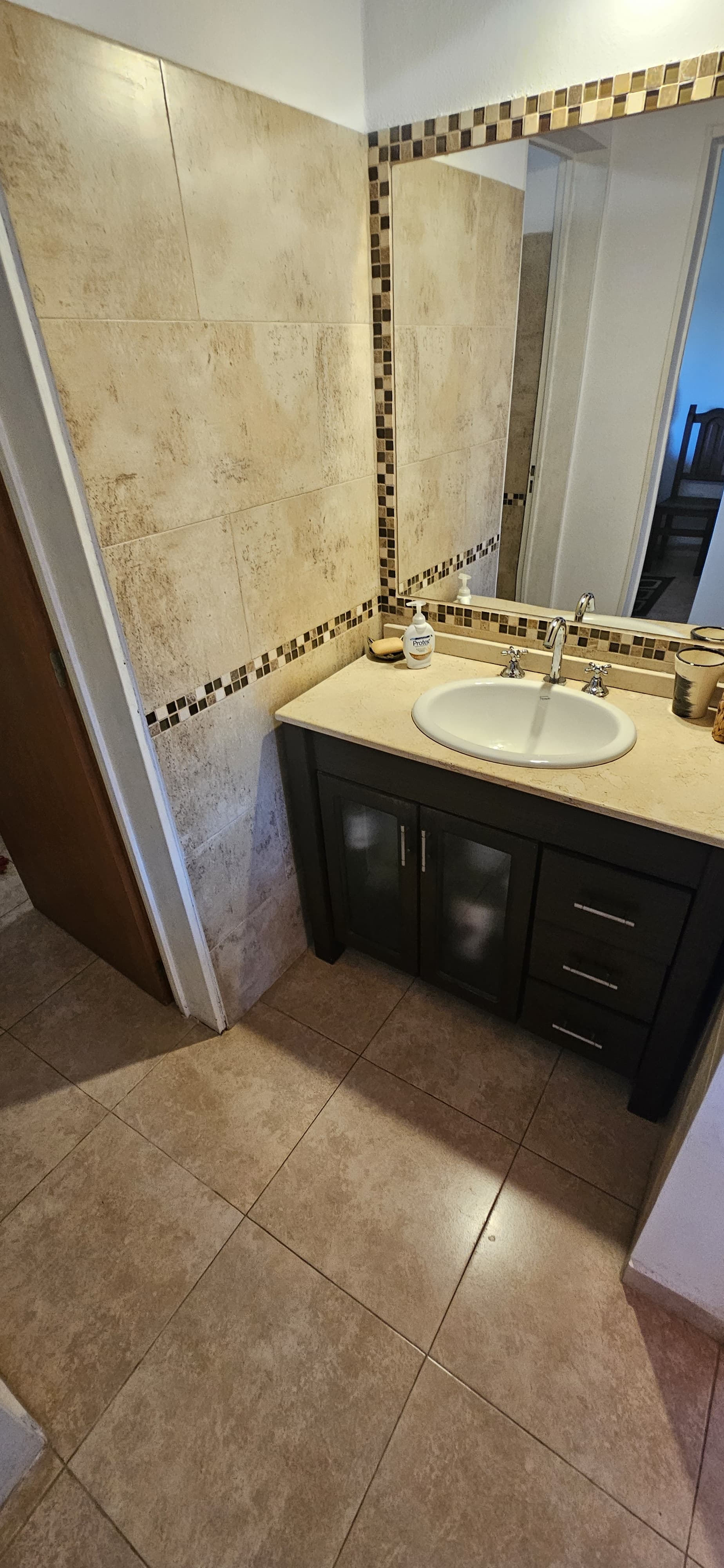 EXCELENTE CASA CON GRAN TERRENO. Vista Unica! U$S 125.000.-