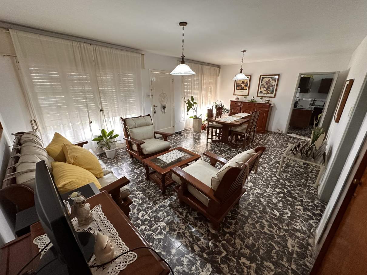 SE VENDE VENDE CASA 3 DORMITORIOS Zona Sur