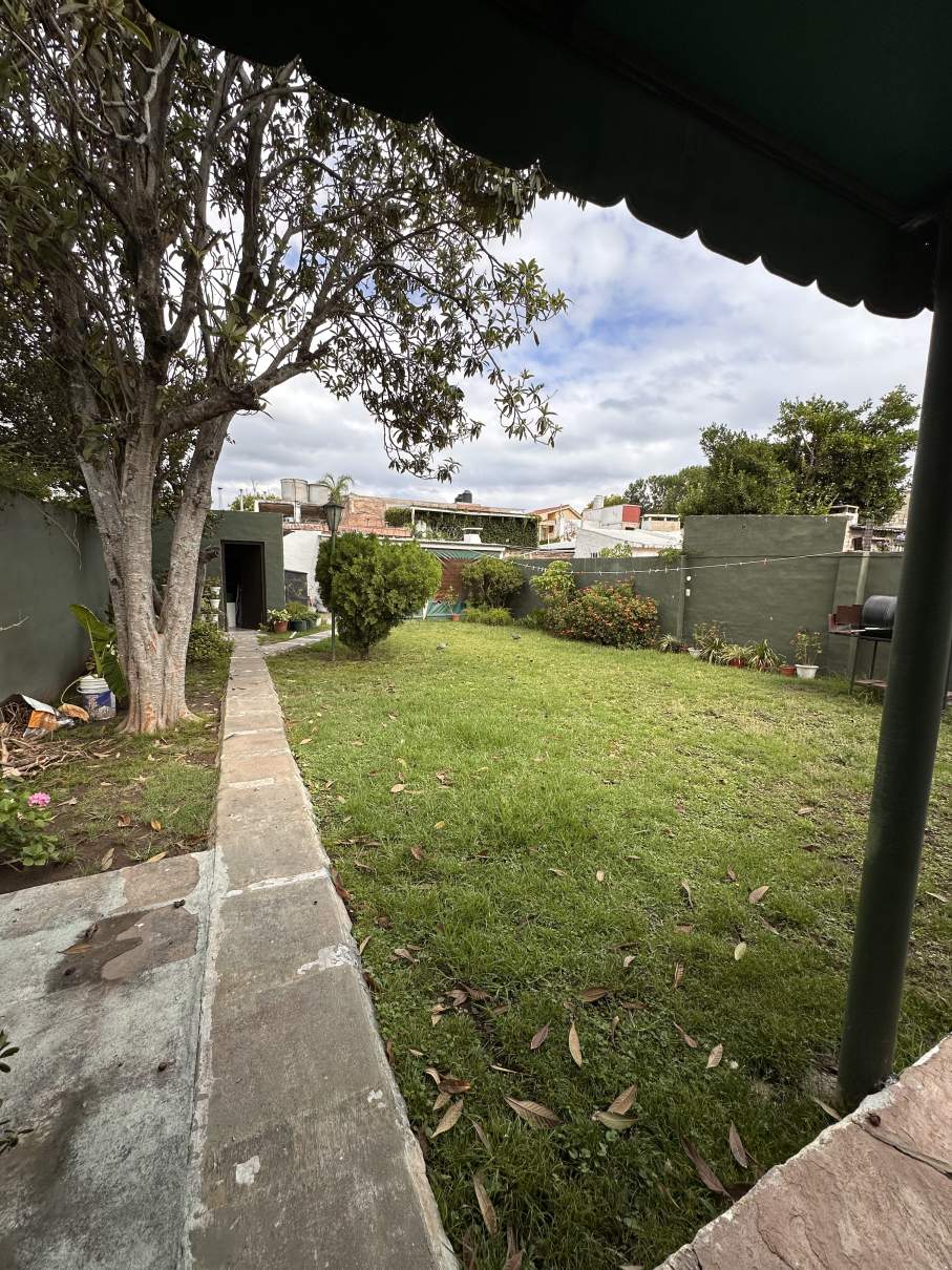 SE VENDE VENDE CASA 3 DORMITORIOS Zona Sur