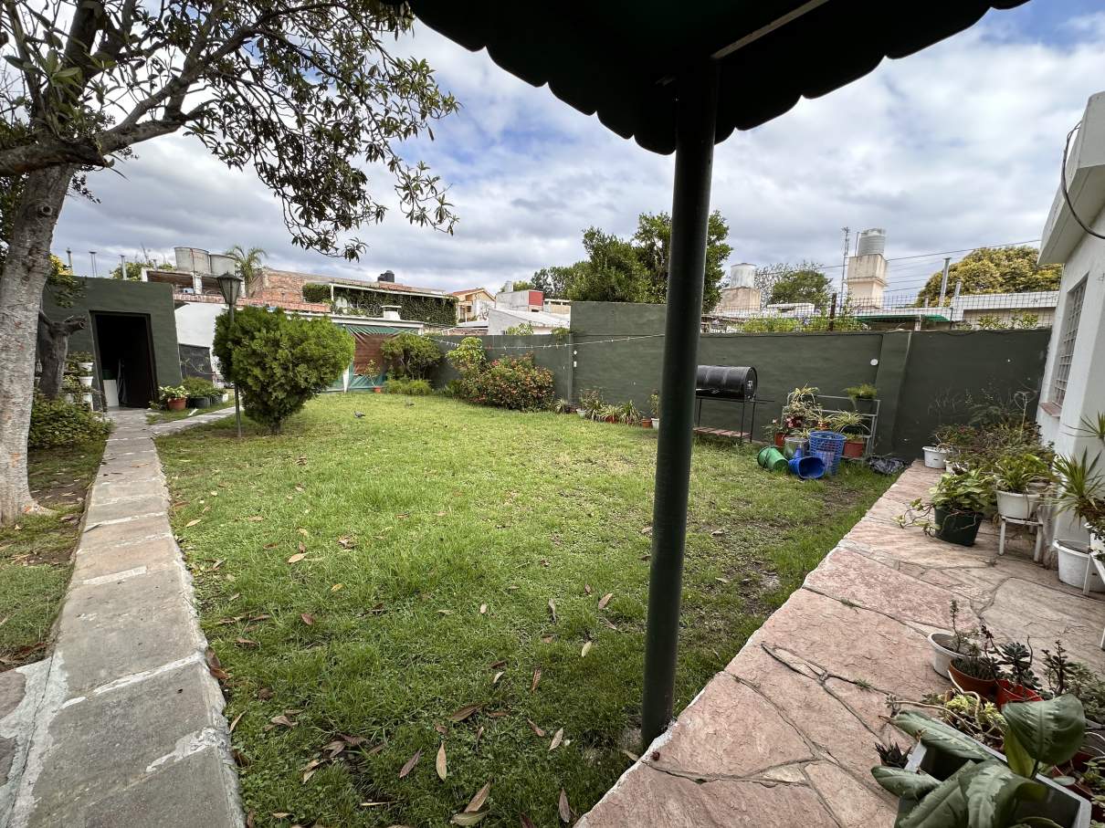 SE VENDE VENDE CASA 3 DORMITORIOS Zona Sur