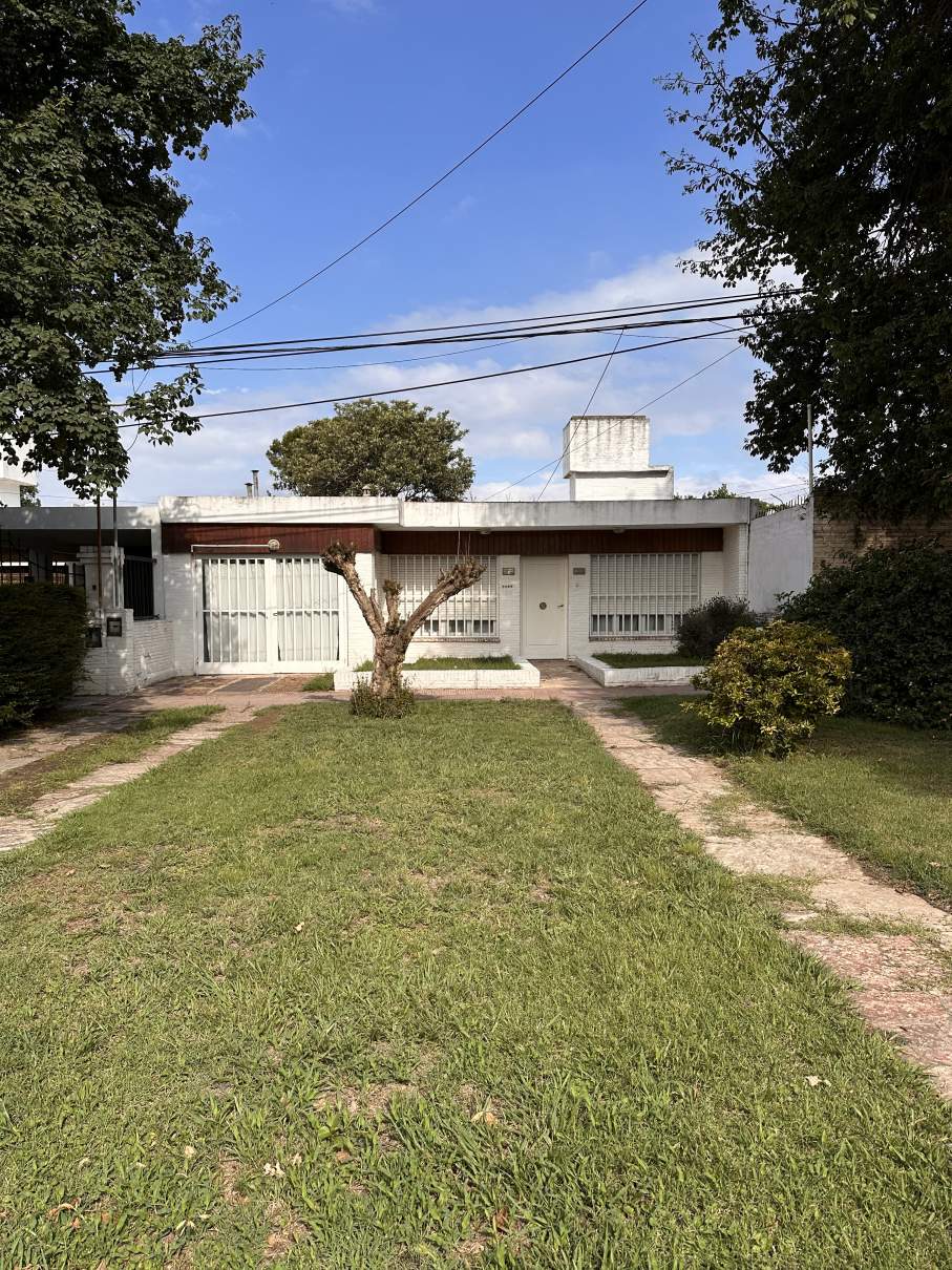 SE VENDE VENDE CASA 3 DORMITORIOS Zona Sur