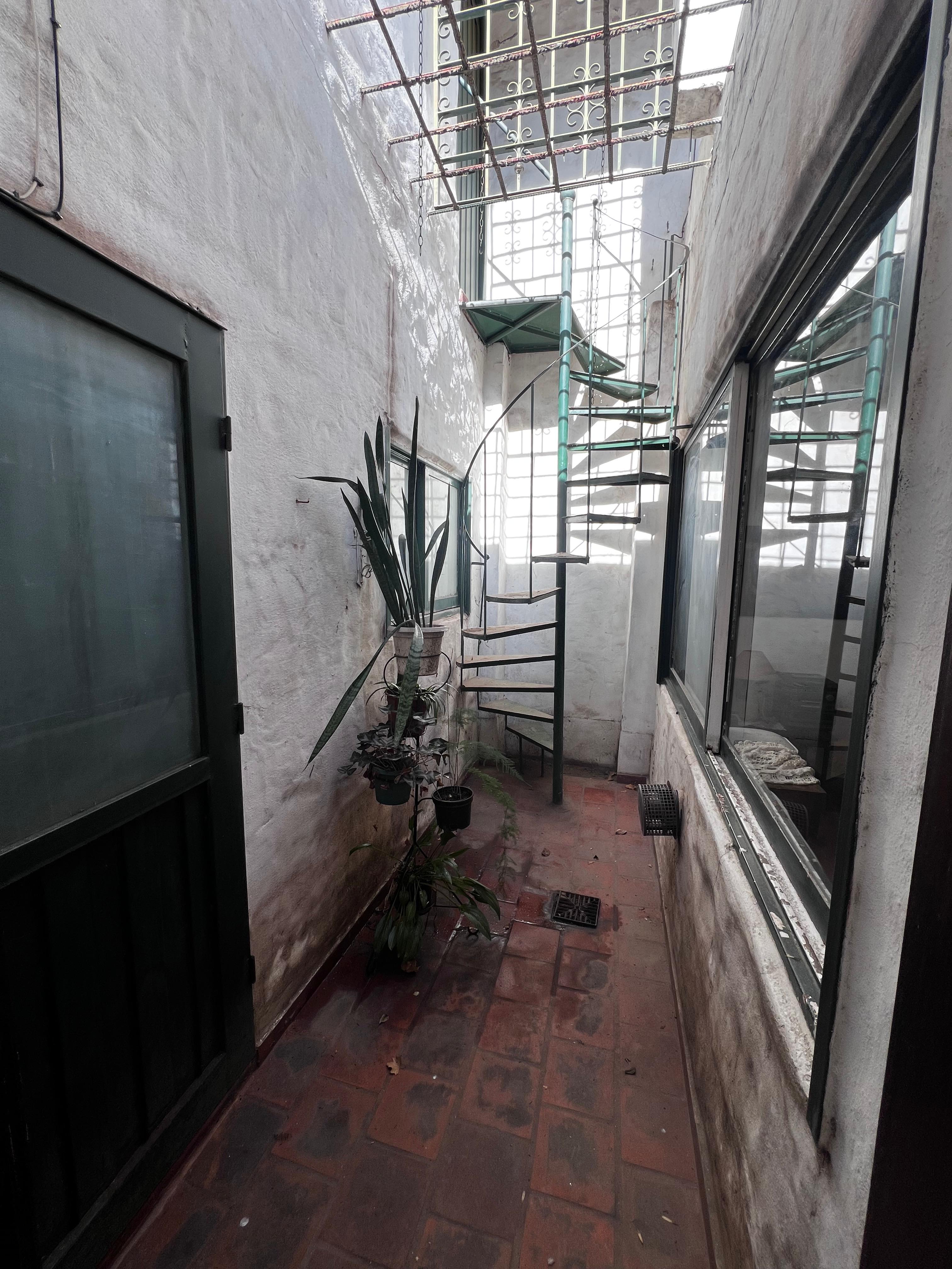 Casa de 3 dorm. en venta en Espora 214 a media cuadra de Duarte Quiros