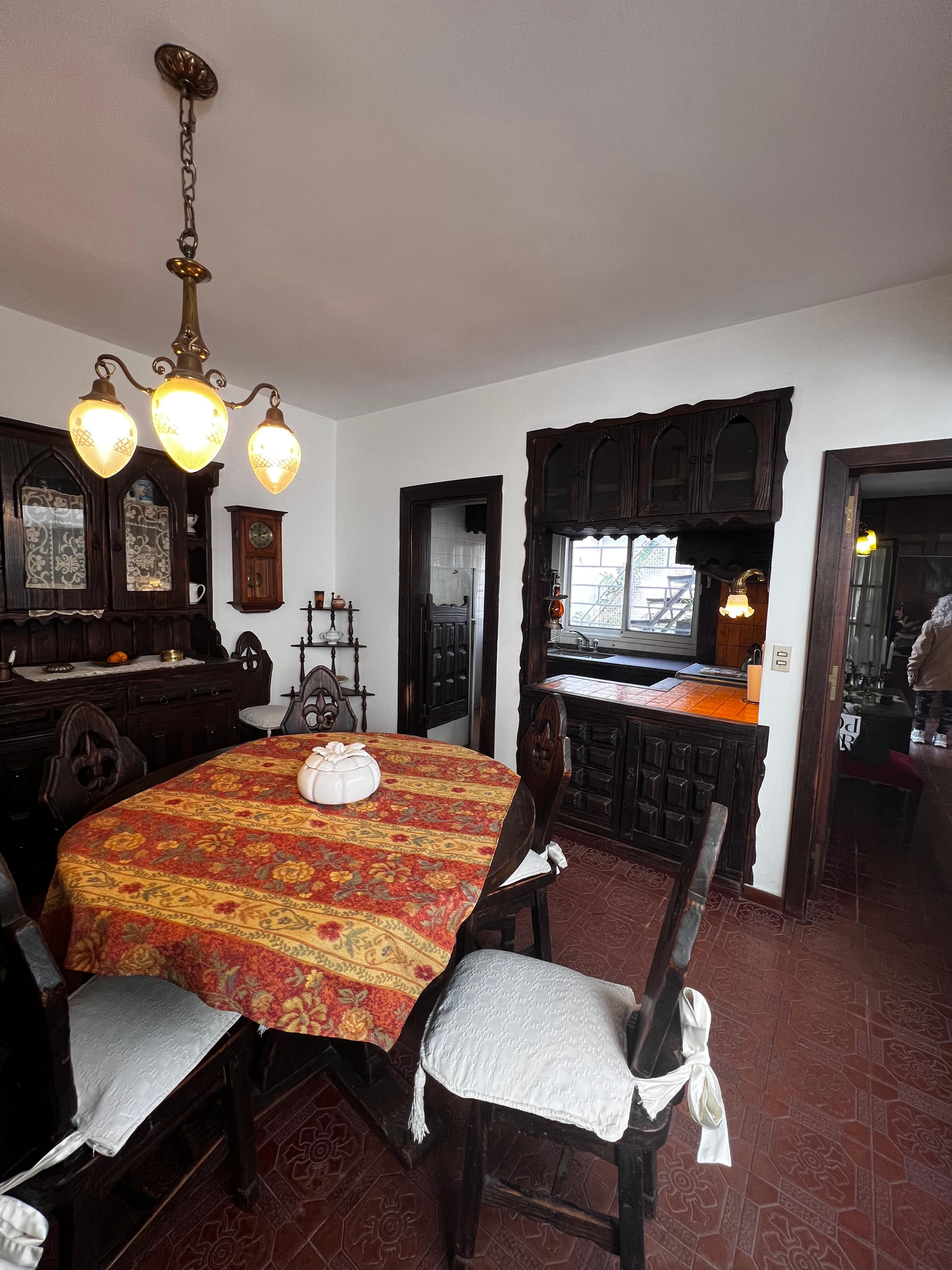 Casa de 3 dorm. en venta en Espora 214 a media cuadra de Duarte Quiros